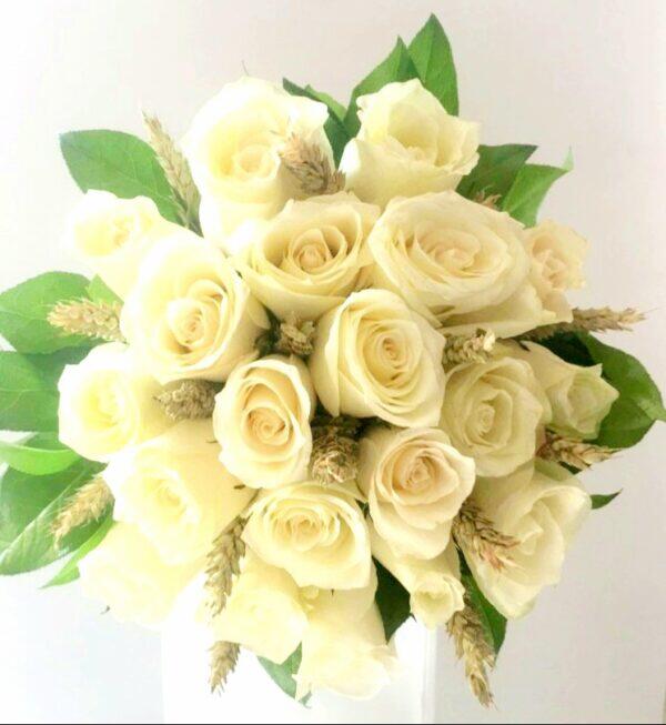 Μπουκέτο με λευκά τριαντάφυλλα 2 kuklamino.gr